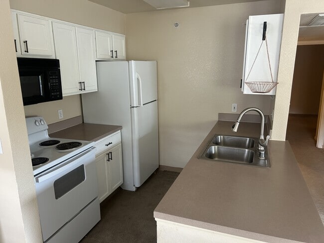 Building Photo - 127 Jules Dr