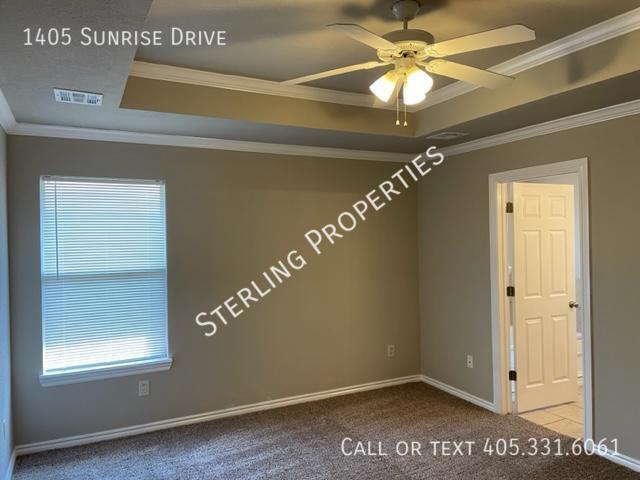 Building Photo - 1405 Sunrise Dr