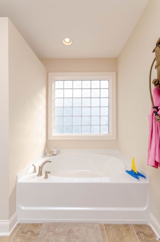 Building Photo - 255 Mimosa Dr