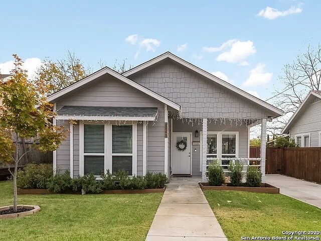 Building Photo - 626 W Lullwood Ave