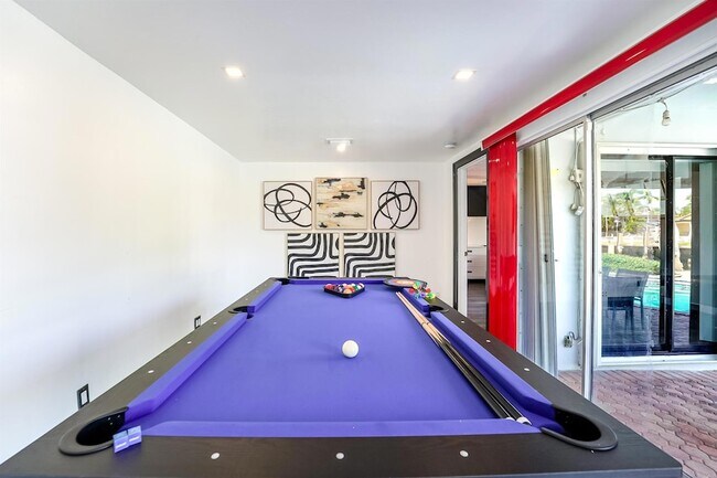 Building Photo - 2531 NE 47th St