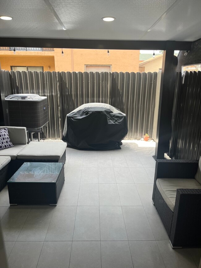 Building Photo - 2221 W 52nd St