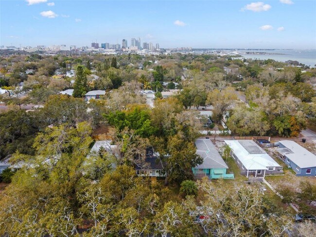 Building Photo - 145 24th Ave SE