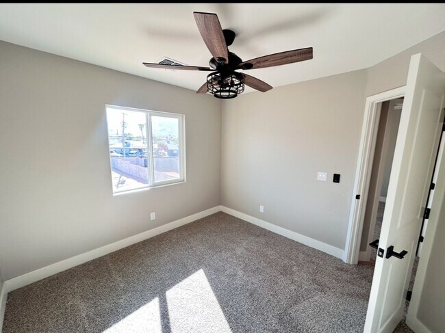 Building Photo - Beautiful New 3 Bedroom Phoenix home with Den/Loft! No HOA