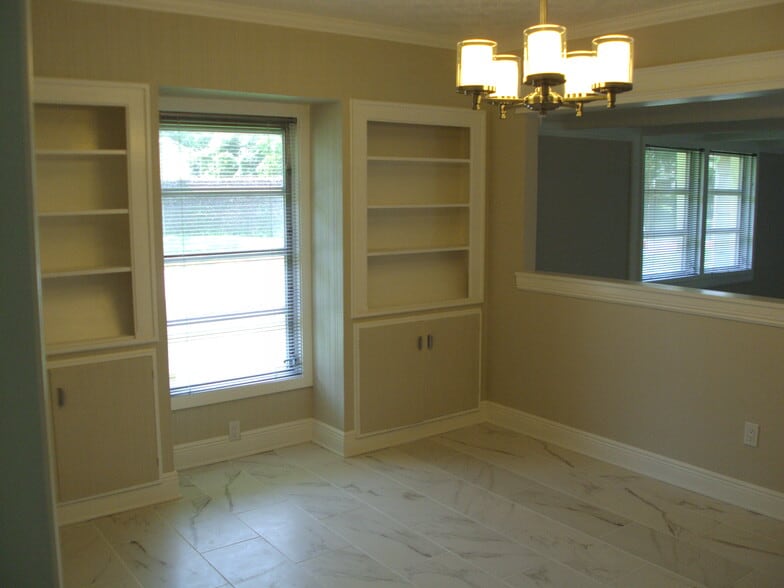 Dining Area - 2490 Harrison Ave