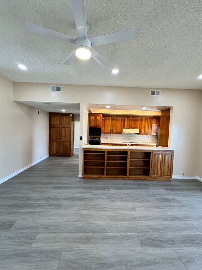 Building Photo - 9941 Mozelle Ln