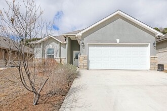 Building Photo - Kerrville, TX!  Country Charm with Modern Flair.