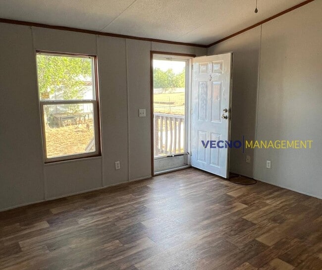 Building Photo - 1819 Country Rd