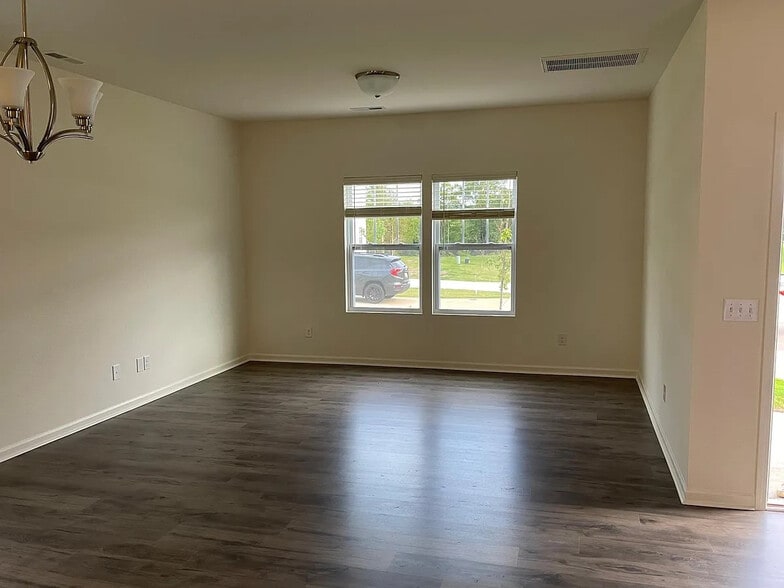 Building Photo - Room in House on Mariners Ct