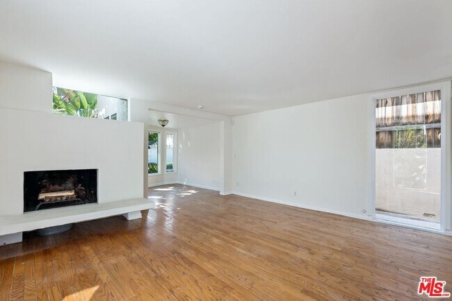 Building Photo - 9315 Lloydcrest Dr