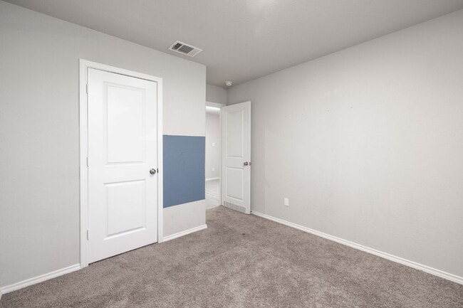 Building Photo - Spacious 4-Bedroom Gem in Schertz