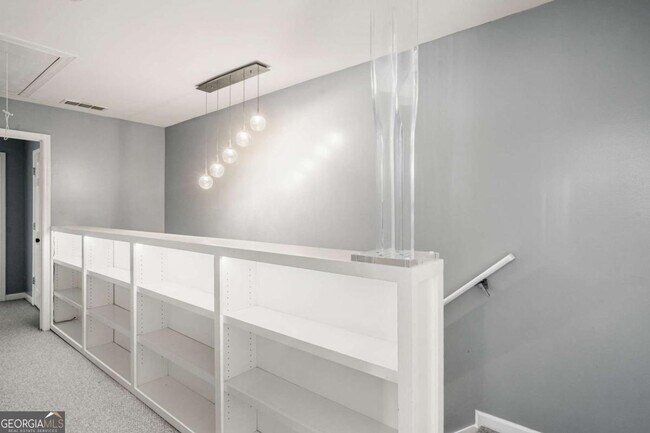 Building Photo - 529 Eastland Dr