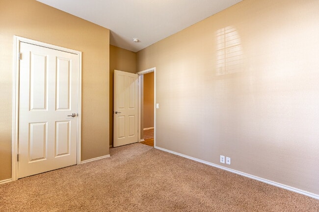 Building Photo - 648 Rooster Run