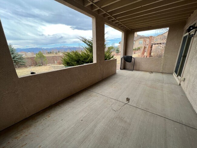 Building Photo - Spacious Ranch Style in Flying Horse with INCREDIBLE VIEWS of Pikes Peak!