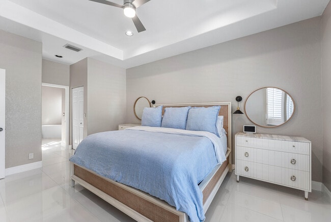 Building Photo - 121 Palm Cir