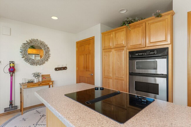 Building Photo - Luxurious Fully Furnished 3-Bedroom, 4-Bathroom Home – Move-In Ready!