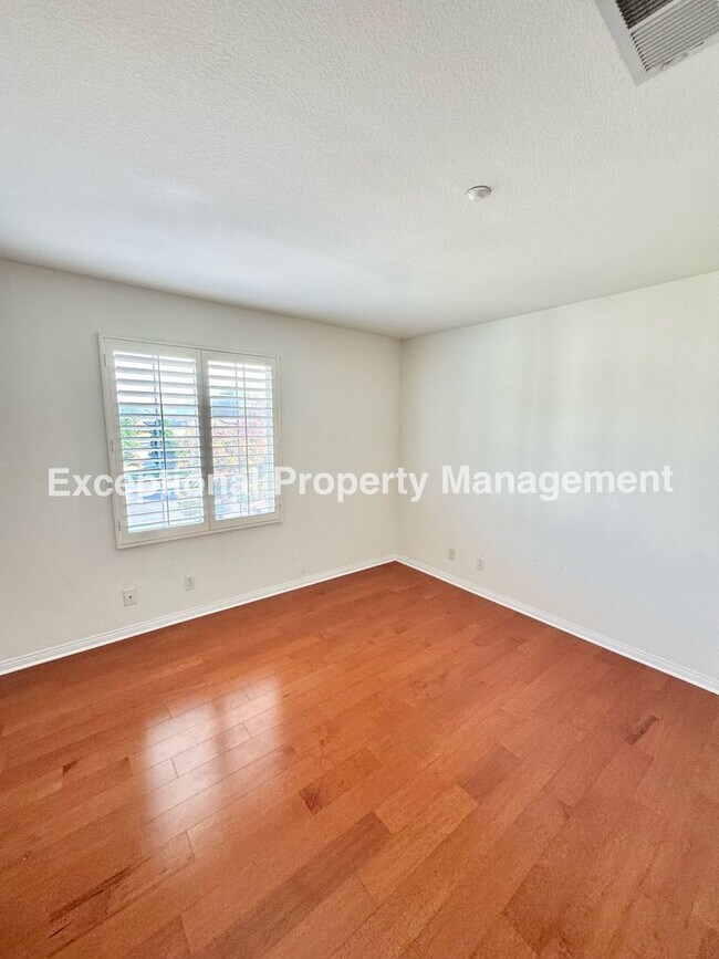 Building Photo - Ready to move in 4 bedroom 4 bath home!