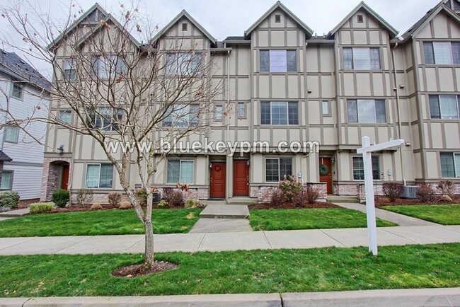 Building Photo - 2 Bed, 2.5 Baths Tri-Level Townhome with O...