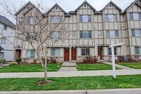 Building Photo - 2 Bed, 2.5 Baths Tri-Level Townhome with Open Office in Sherwood