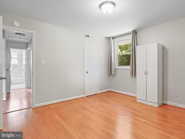 Building Photo - 5544 Halwis St