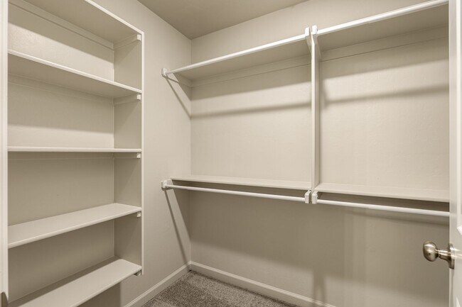 Building Photo - 721 League Cir