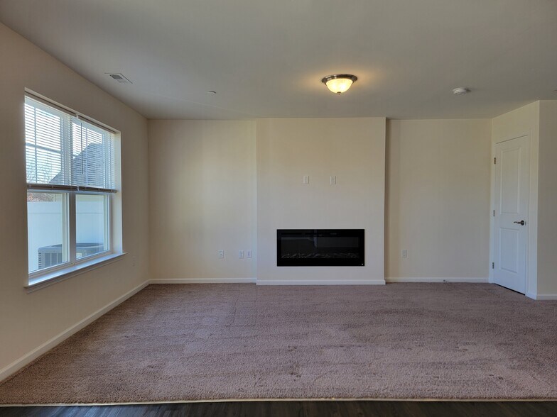 Building Photo - 50 Rollins Ln