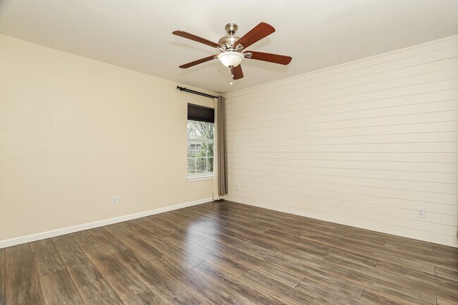 Building Photo - 3 bedrooms, HUGE yard, detached workshop & She shed, No HOA - Only 2 miles from Randolph AFB