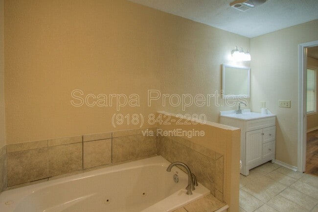 Building Photo - 230 E Zion St