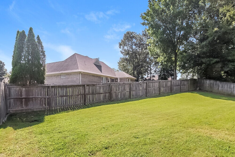 Building Photo - 70 Oakland Woods Cove