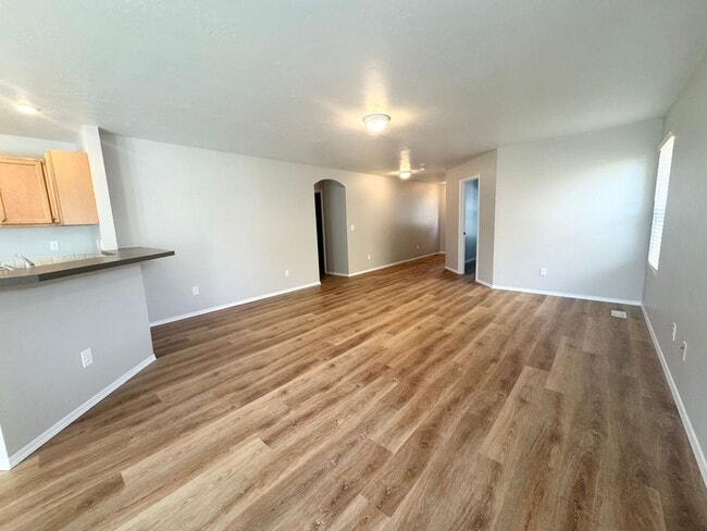Building Photo - Beautiful Single Level- 3 Bed 2 Bath - Pet...