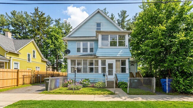 Building Photo - 58-60 Ionia St