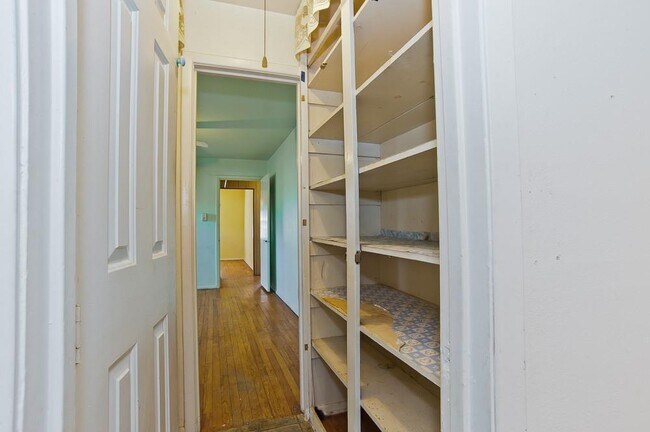 Building Photo - 2442 Oates Dr