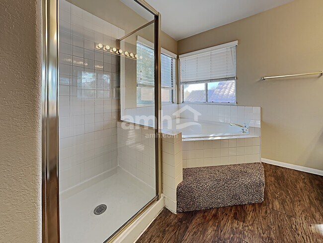 Building Photo - 1824 Glenwillow Dr