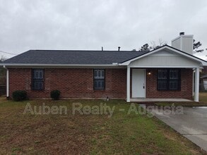 Building Photo - 2930 Dahlia Dr