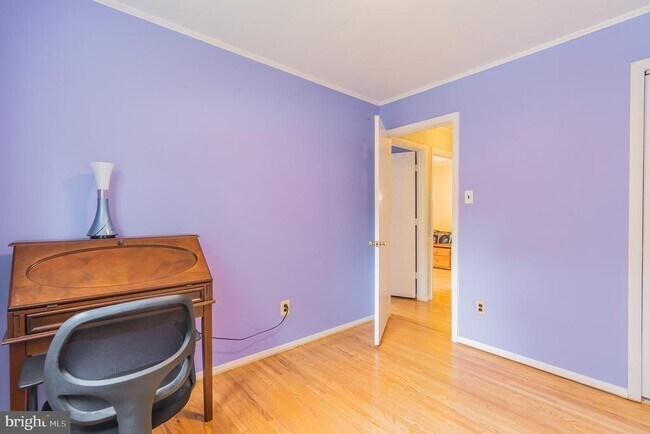 Building Photo - 7011 Hadlow Dr