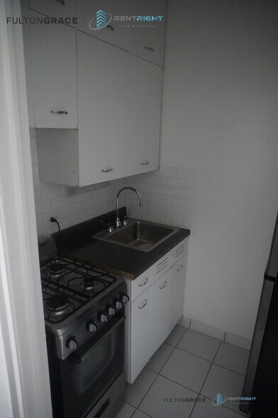Building Photo - 534 W Stratford Pl