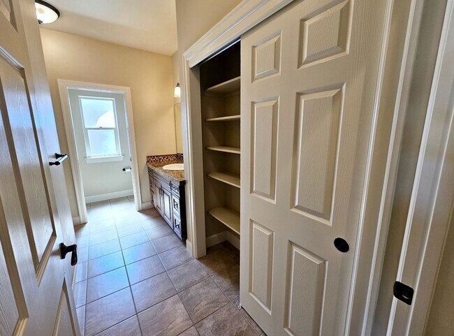 Building Photo - 2817 Tuscanna Dr