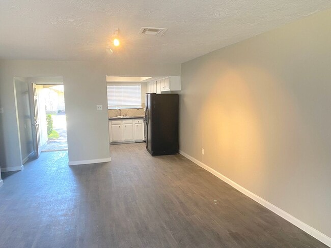 Building Photo - 6620 Westwick Dr
