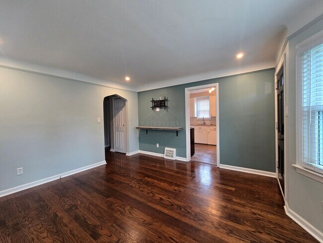 Building Photo - 203 S Wilson Ave