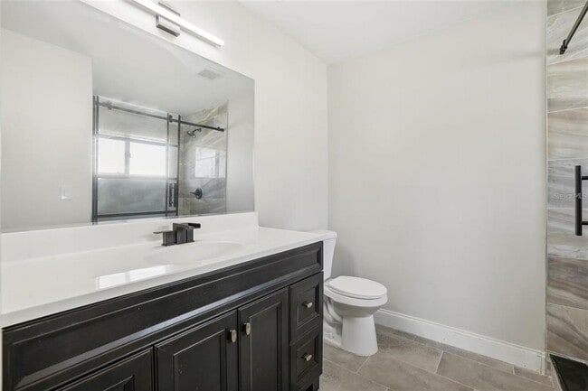 Building Photo - 1052 Manchester Cir