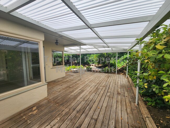 Building Photo - Charming 3 Bed, 2 Bath, 1,888 sqft House in Downtown Concord - Available now for lease!