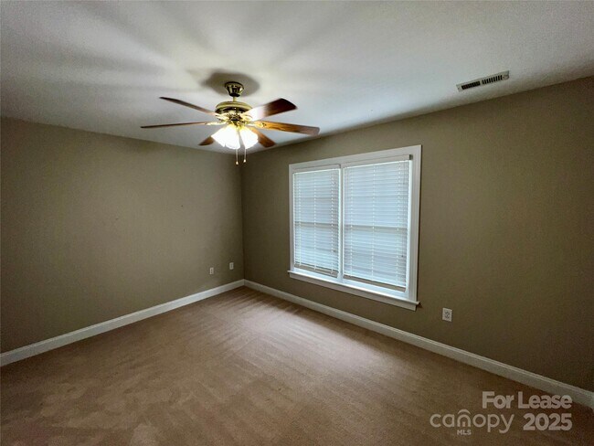 Building Photo - 4432 Shannamara Dr