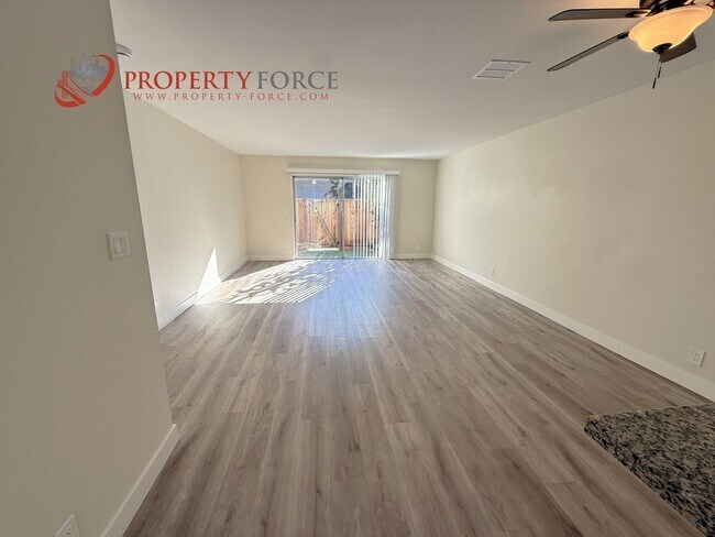 Building Photo - 946 Tamarack Ln