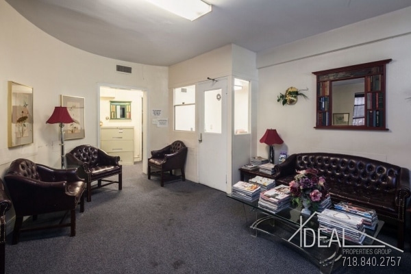 Interior Photo - 20 Plaza Street E.