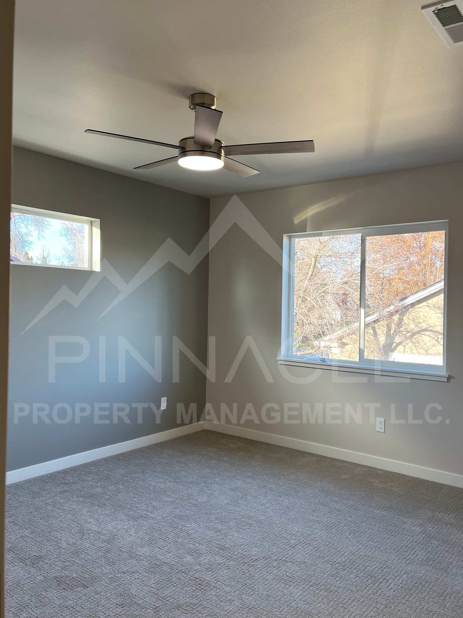 Building Photo - 15 Chicago Ave