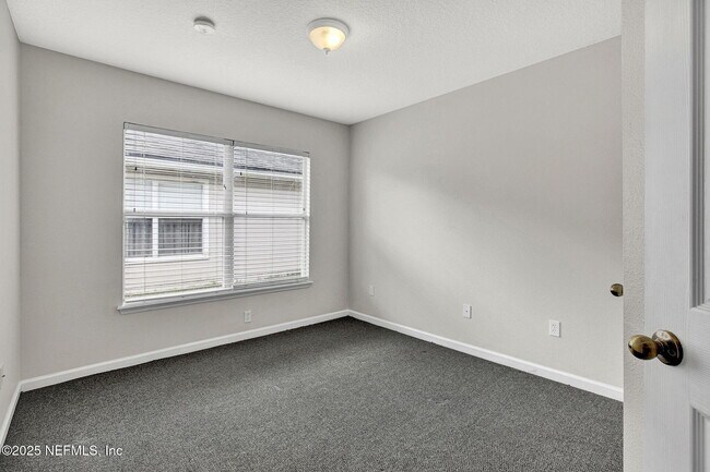 Building Photo - 2105 S Cranbrook Ave