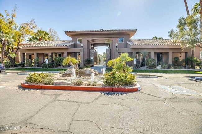 Building Photo - Fantastic Scottsdale condo in the Plaza Residences