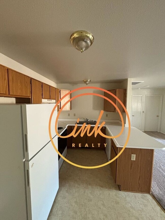 Building Photo - Charming Duplex in Quiet Dayton Neighborhood!