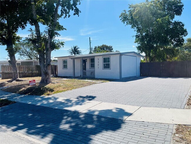 Primary Photo - 5301 NE 17th Ave