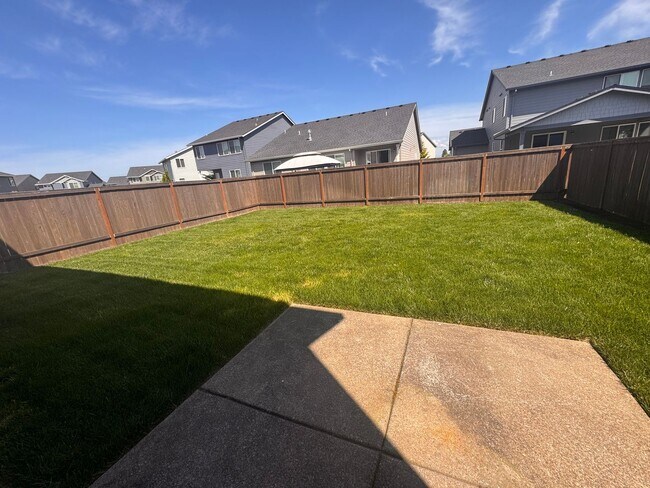 Building Photo - Newer 3 bedroom 2 bath home in SE Albany, close to LBCC, Easy drive to Corvallis, Lebanon or I-5